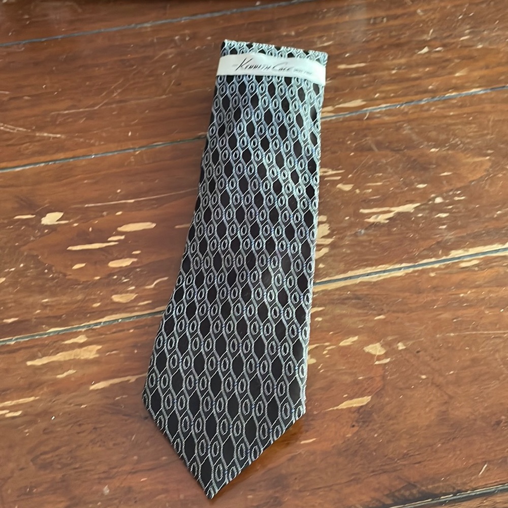 Kenneth Cole printed silk tie